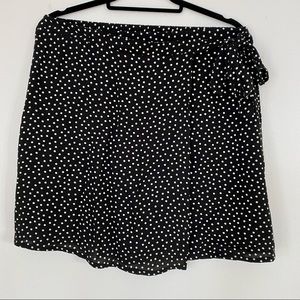 URBAN Romantics Wrap Skirt | Black & White | M